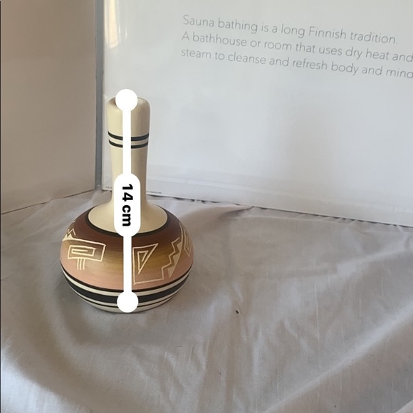 NAATSILID (NAVAJO) HAND CRAFTED POTTERY VASE - Picture 6 of 6